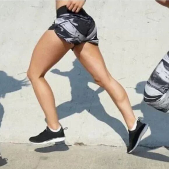 RARE Lululemon Speed Short Marbled Mix Speed Short White Black - Picture 1 of 8
